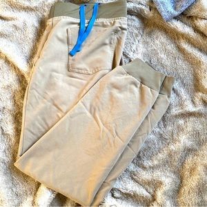 Figs scrub’s Latte Zamora joggers size medium